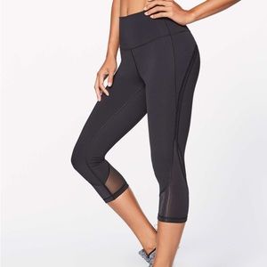 Lululemon Fresh in Mesh Crop Black Leggings (19”)